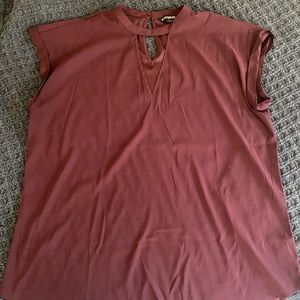 Wine colored short sleeve blouse. XL Single button closure in back V cut front